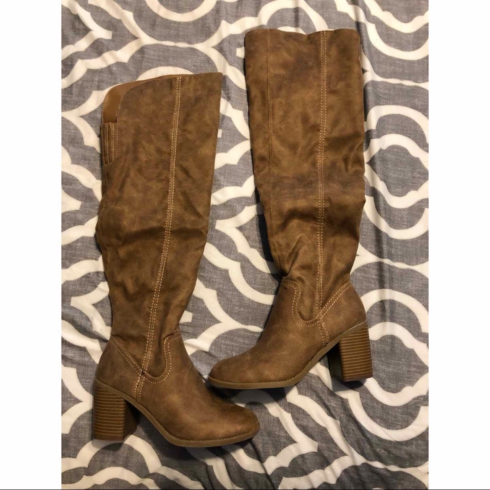 BRAND NEW Knee high boots